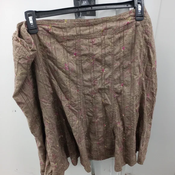 Skirt - Picture 2 of 4